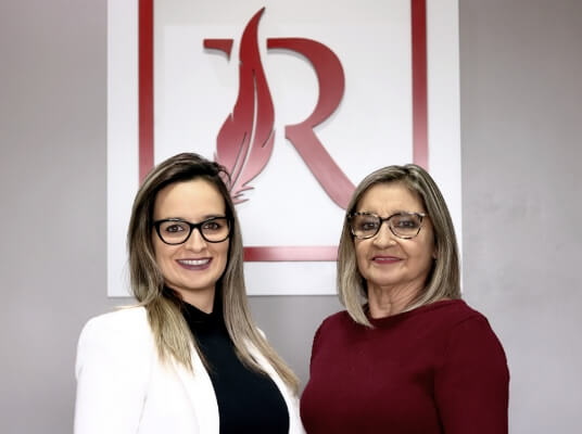 Doutora Bruna e doutora Jussara Rocha, do Rocha Advogados.